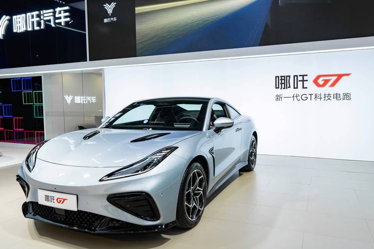 佛山120哪吒汽车在智能汽车领域的表现，领途汽车在新能源汽车市场中的影响力